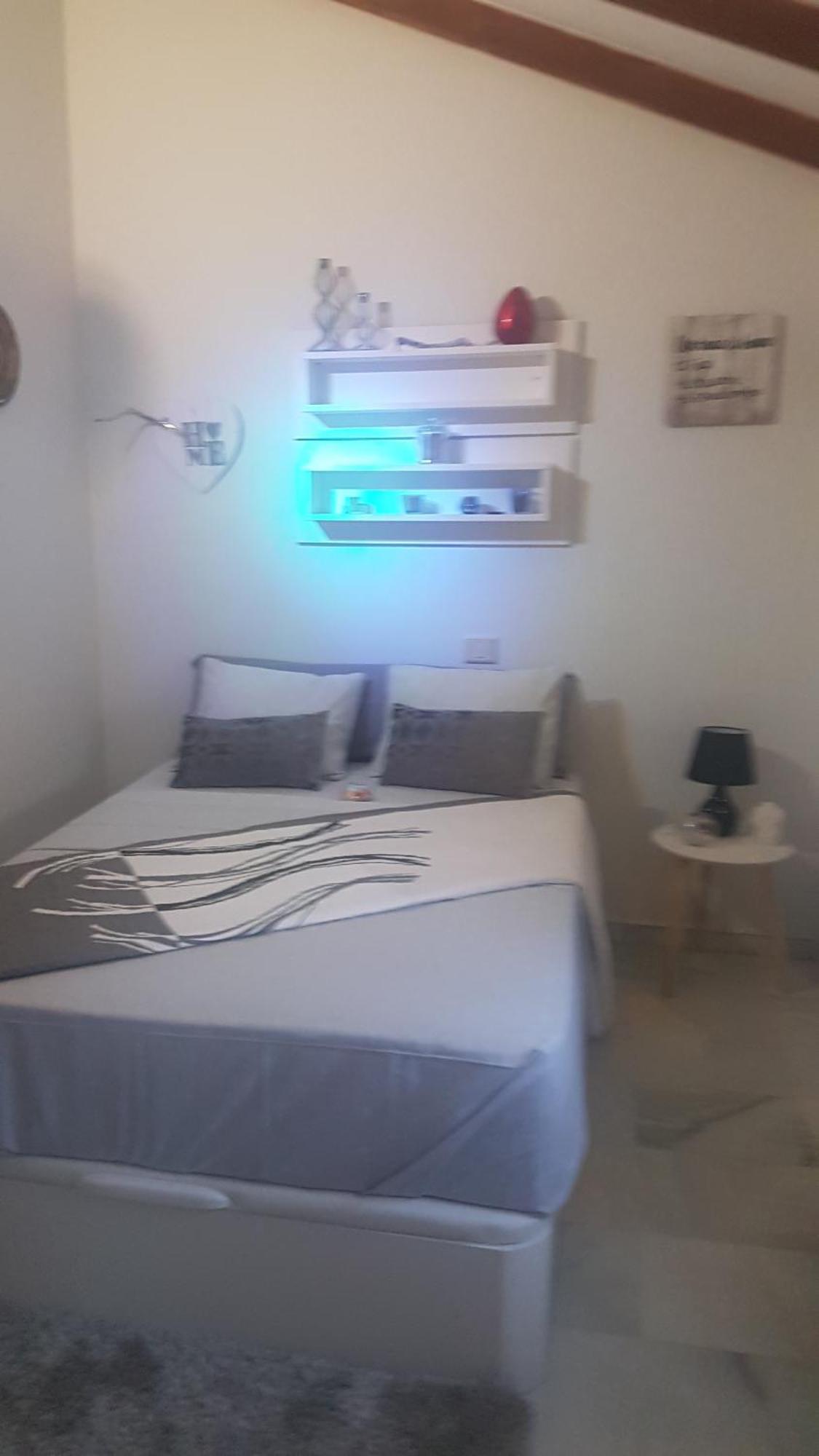 La Casita Del Corazon Bed and Breakfast Castillo del Romeral Rum bild